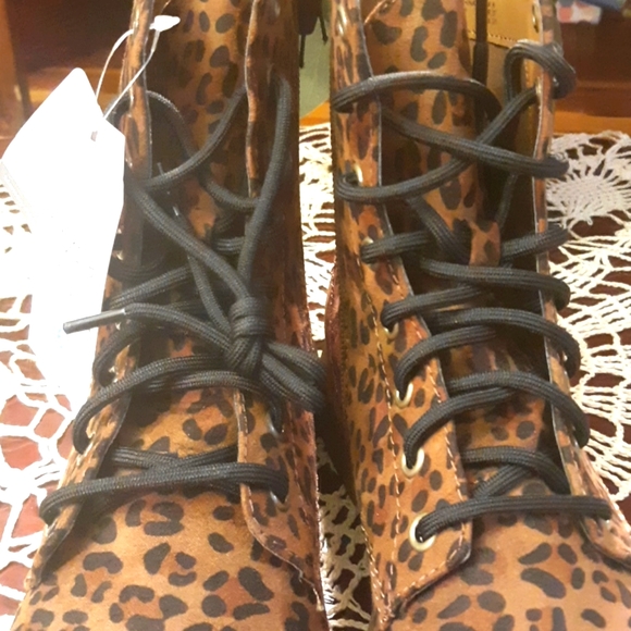 🆕️LAST SIZE 6🖤NWT LEOPARD PRINT HIKING BOOT🖤 - Picture 4 of 13